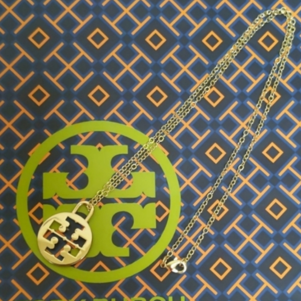 Authentic Tory Burch Logo Charm 18” Gold Plated Necklace - Picture 7 of 12